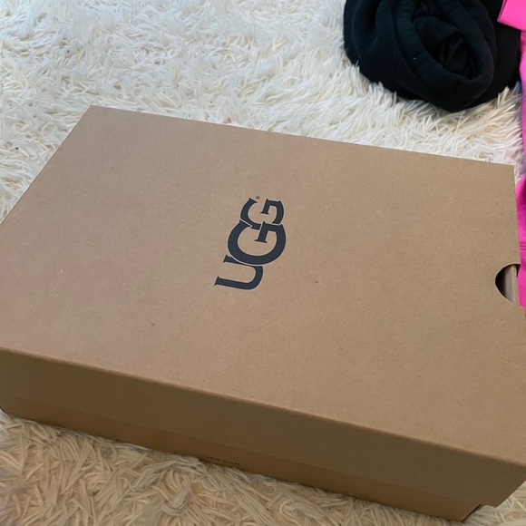 UGG slippers - Picture 7 of 7